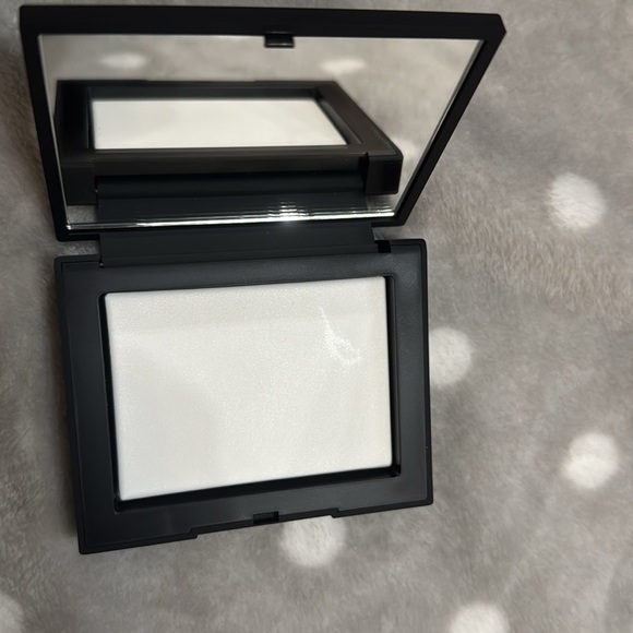 Nars Light Perfecting Setting Powder - Pressed - Picture 12 of 12